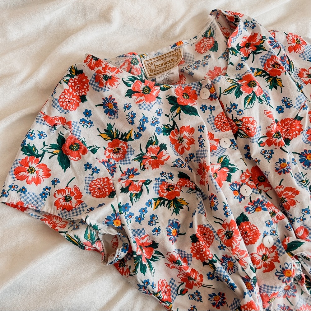 Vintage Floral Button-Down tie front Shirt in White, Red & Green